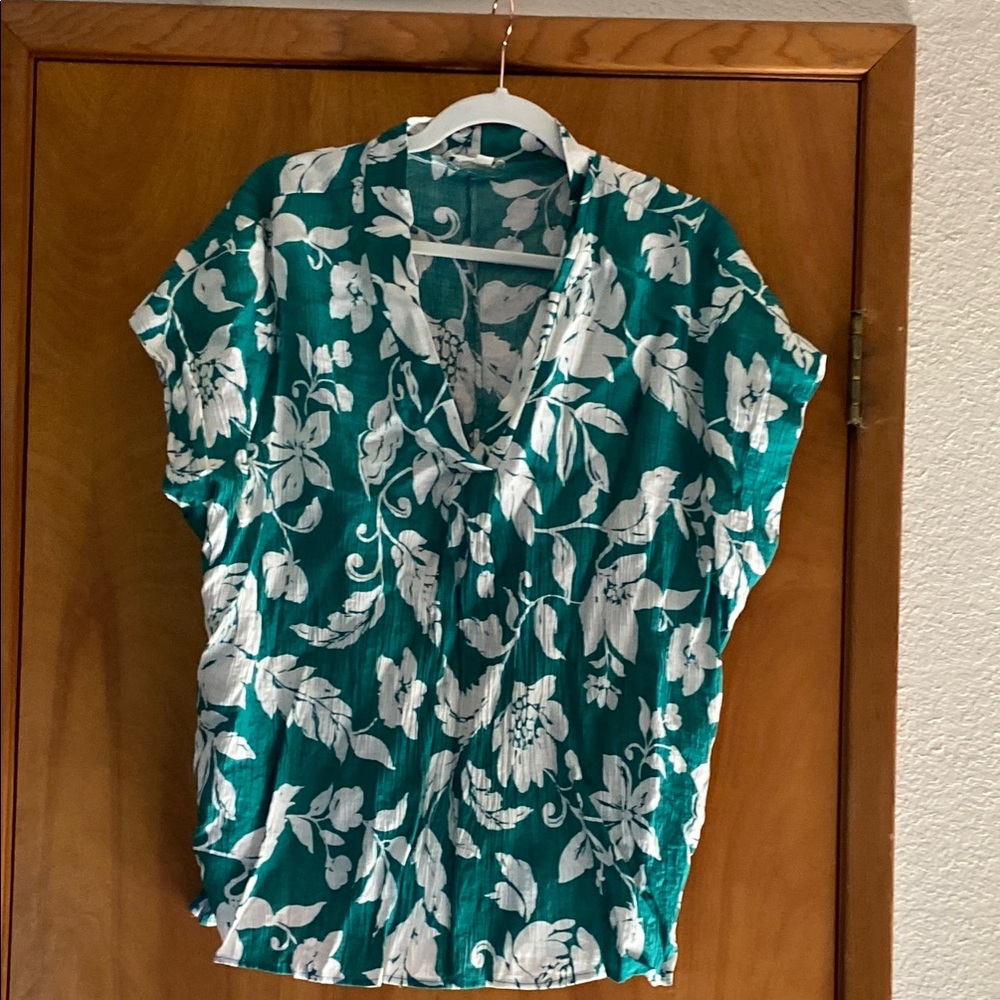 Easel Los Angeles Teal and White Floral Top